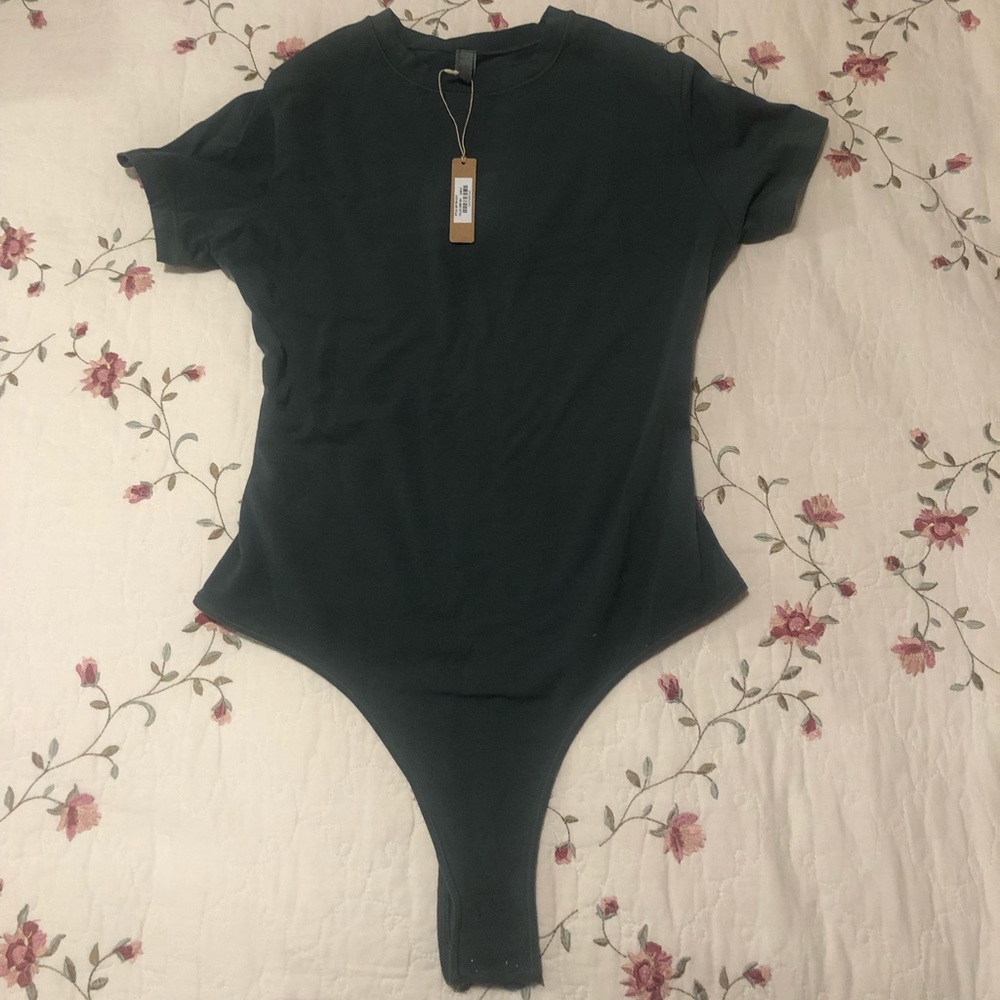 Skims cotton jersey T-shirt bodysuit.